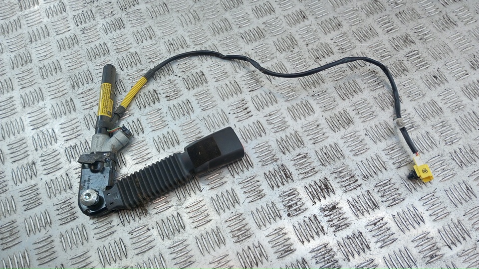 Ответная часть ремня безопасности