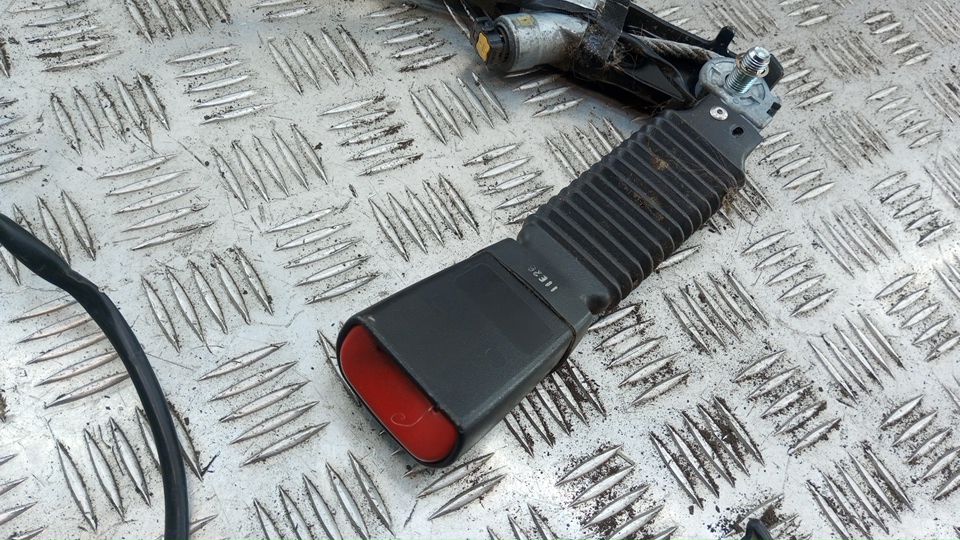 Ответная часть ремня безопасности