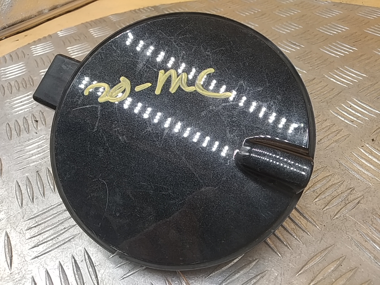 Лючок бензобака