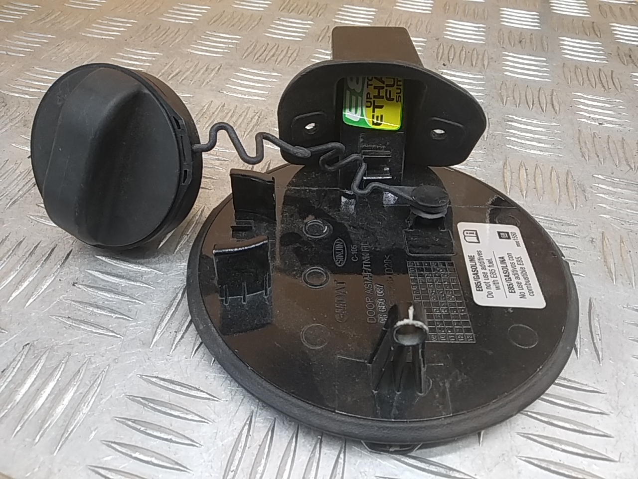 Лючок бензобака