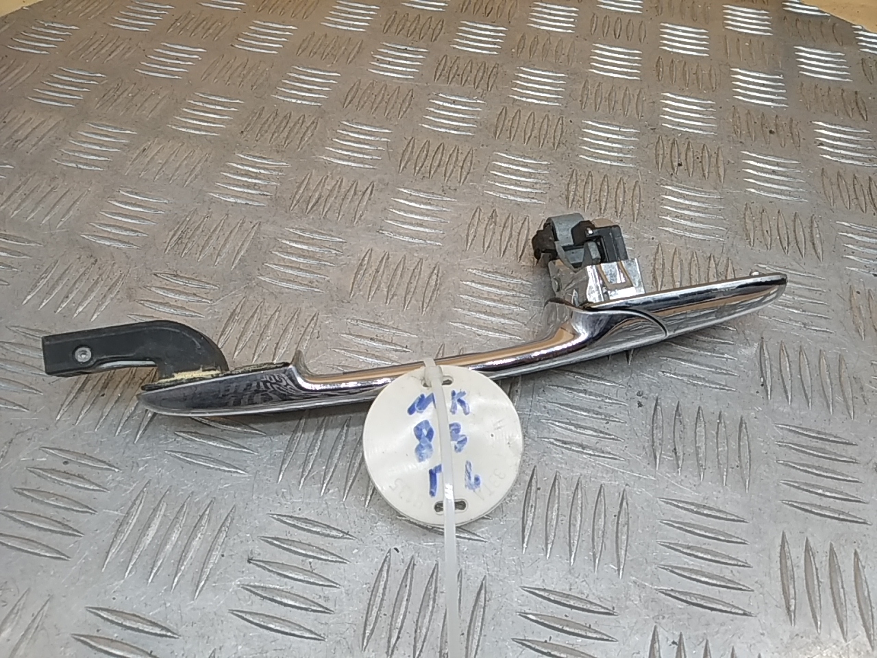 Ручка двери передней наружная левая