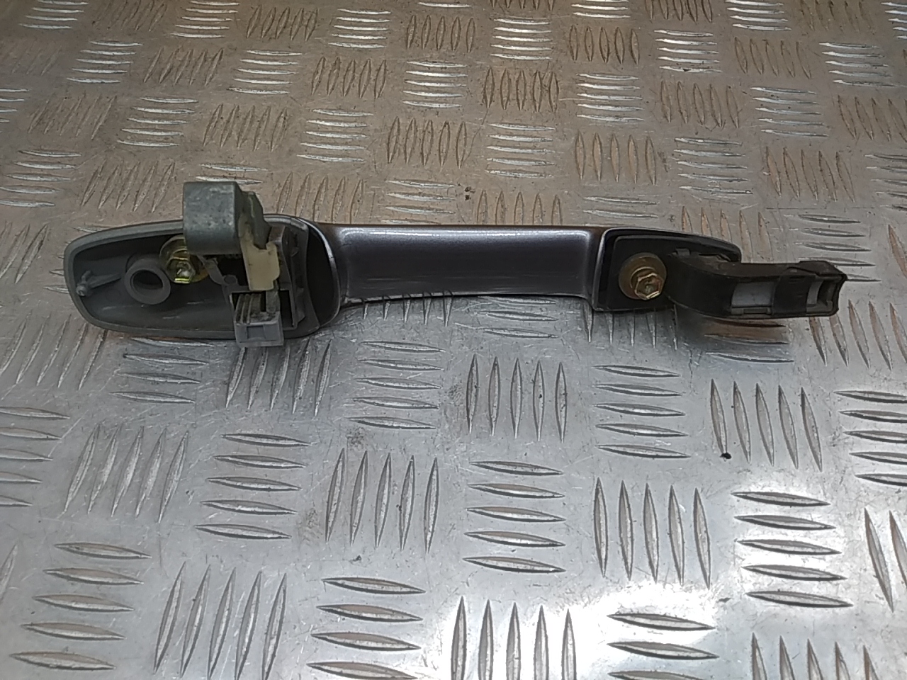 Ручка двери передней наружная левая