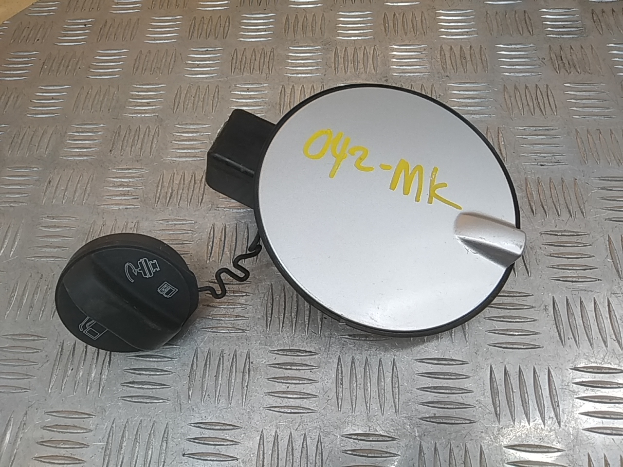 Лючек бензобака