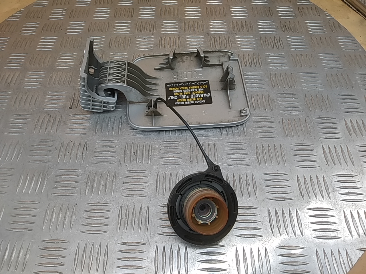 Лючек бензобака