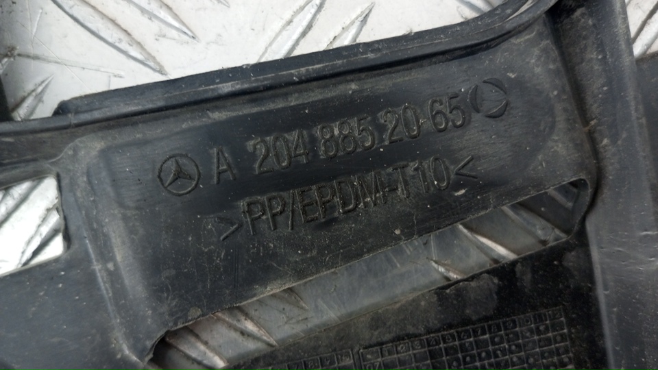 Кронштейн переднего бампера правый