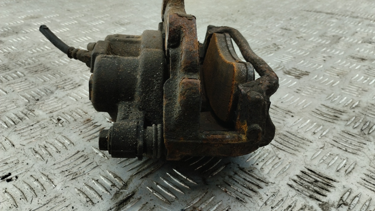 Суппорт передний левый