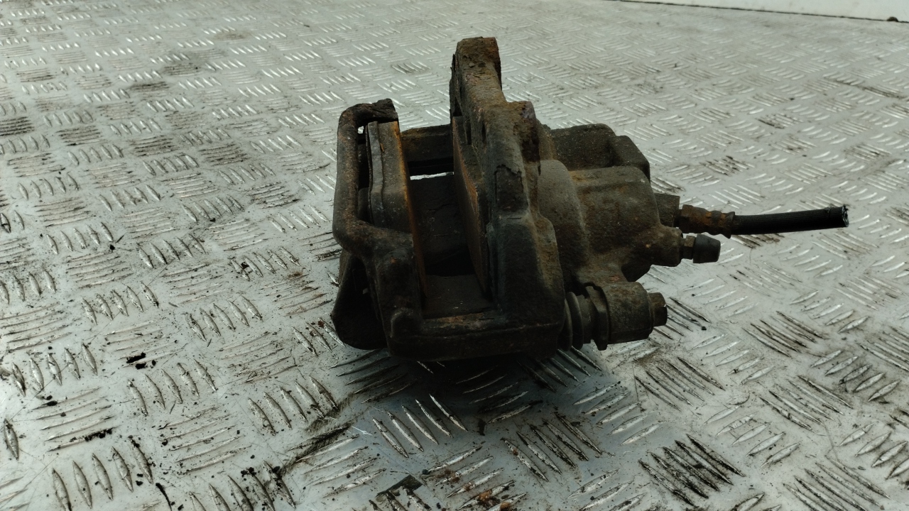 Суппорт передний левый