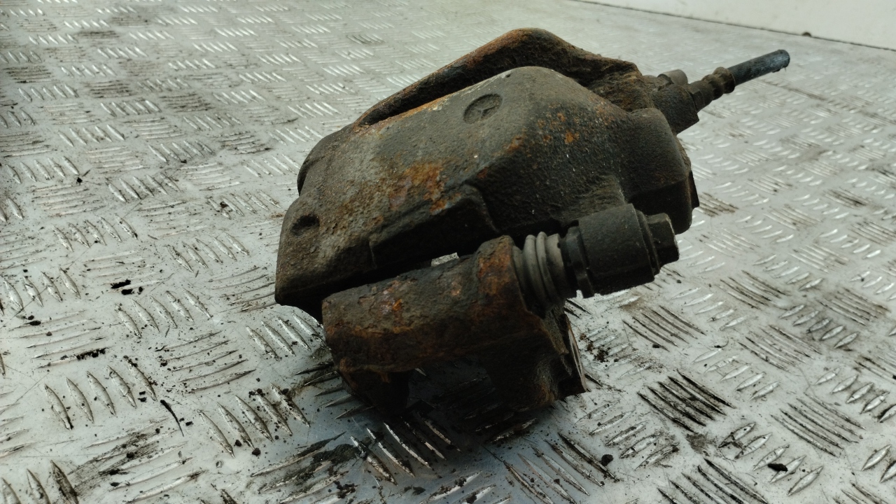 Суппорт передний левый