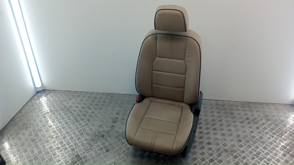 Сиденье переднее левое