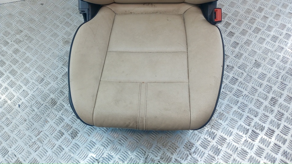 Сиденье переднее правое