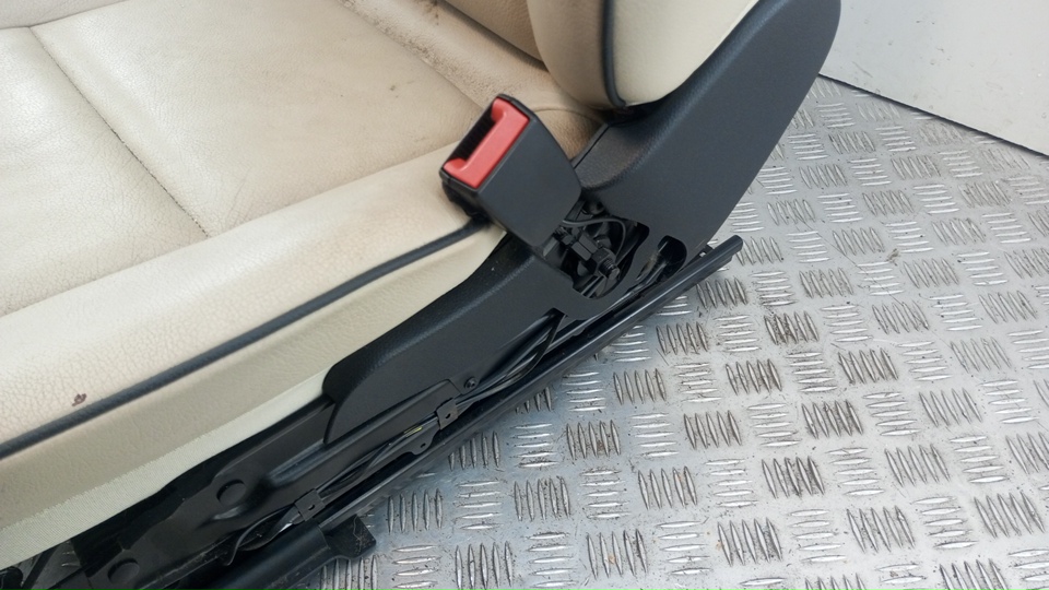 Сиденье переднее правое