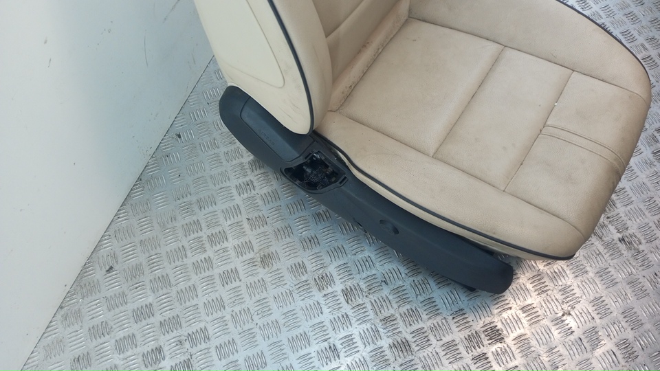 Сиденье переднее правое