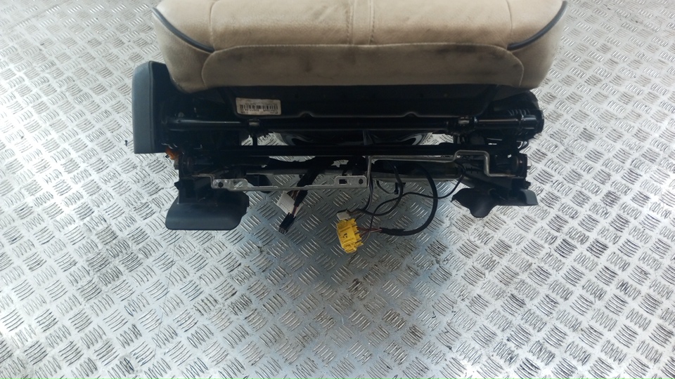 Сиденье переднее правое