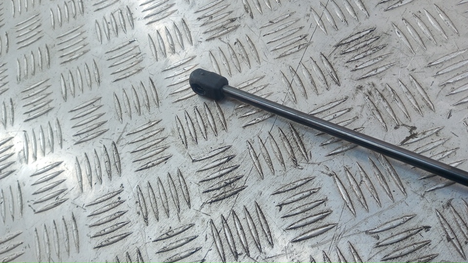 Амортизатор капота