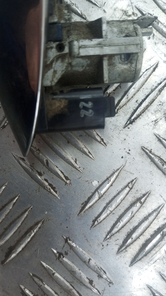 Ручка двери передней наружная левая