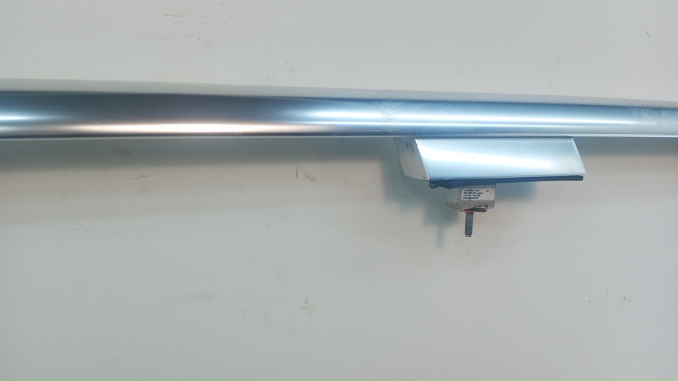 Рейлинг (релинг) левый (планка на крышу)