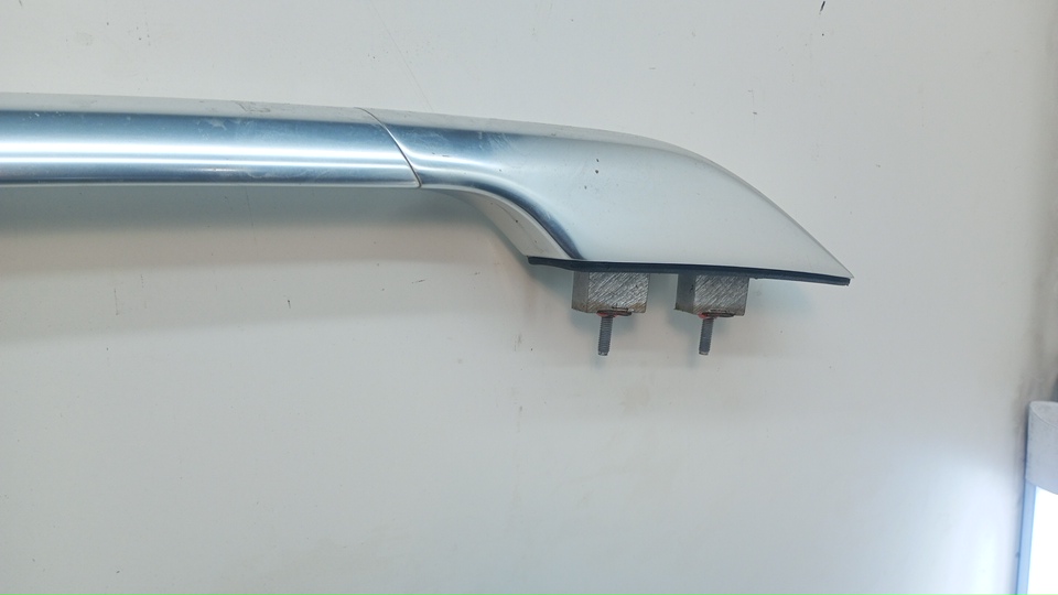 Рейлинг (релинг) правый (планка на крышу)