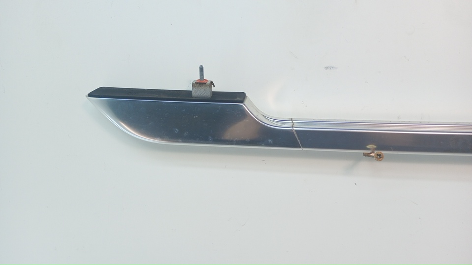 Рейлинг (релинг) правый (планка на крышу)