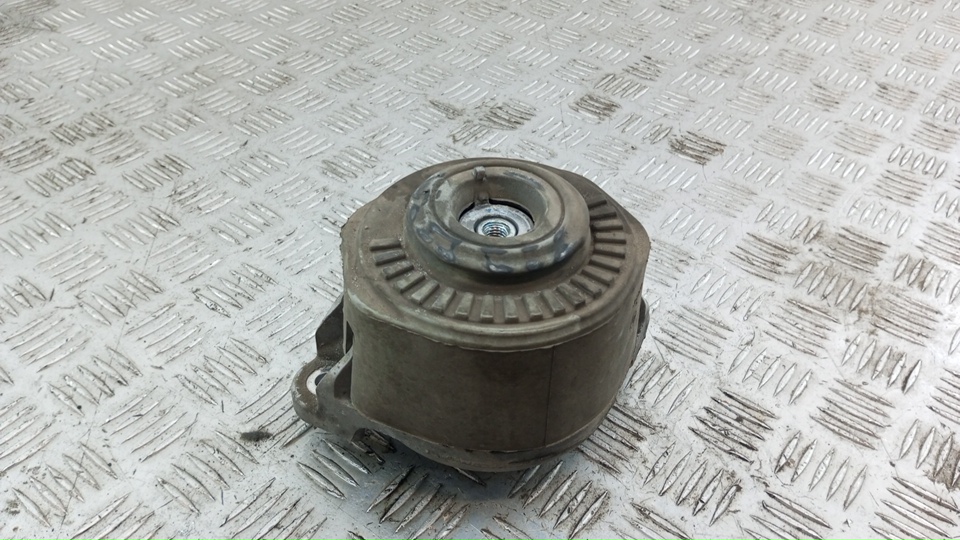 Опора двигателя