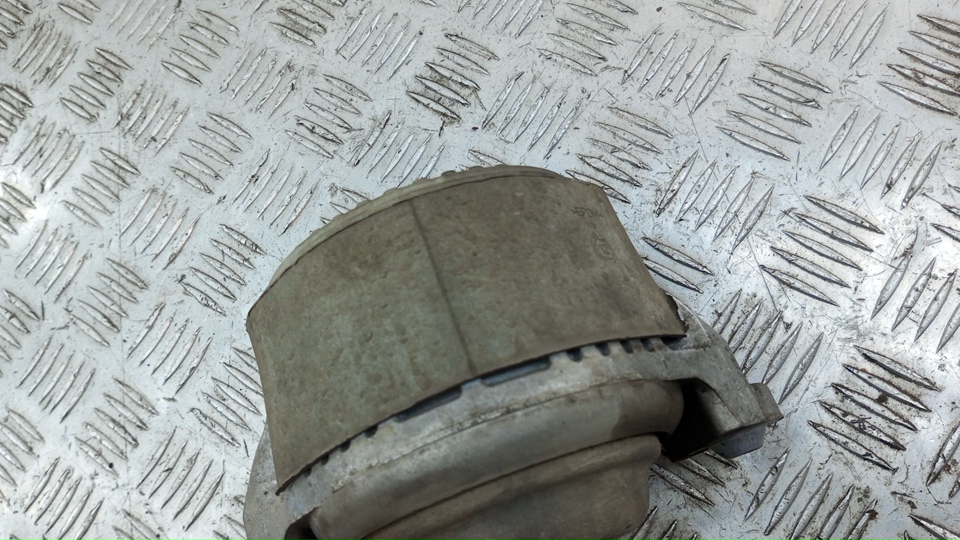 Опора двигателя