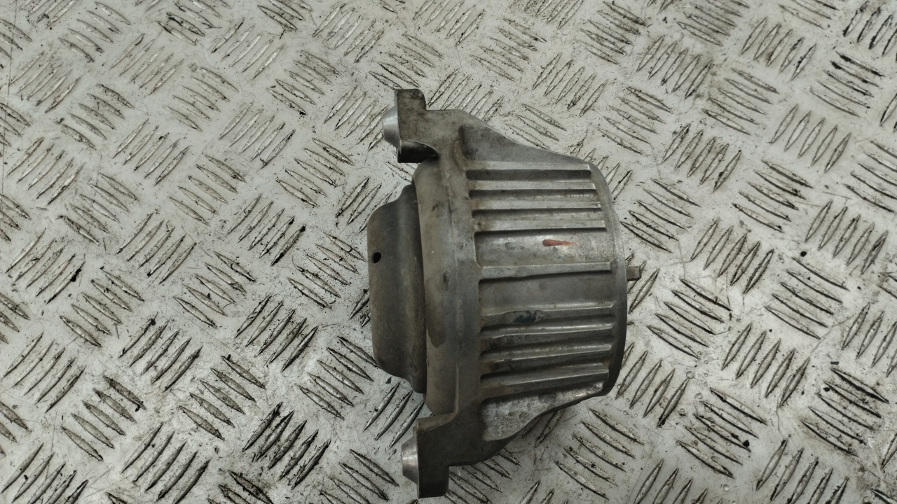 Опора двигателя