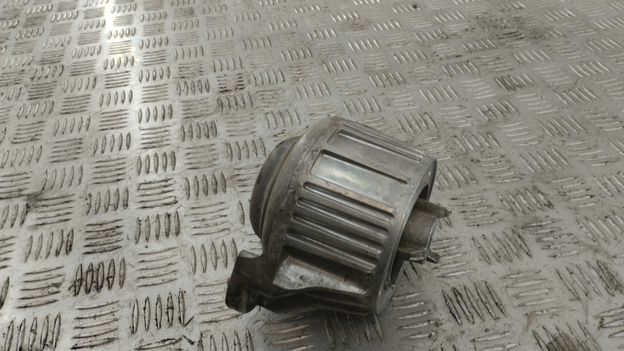 Опора двигателя