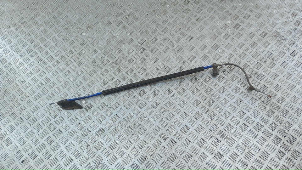 Трос стояночного тормоза центральный