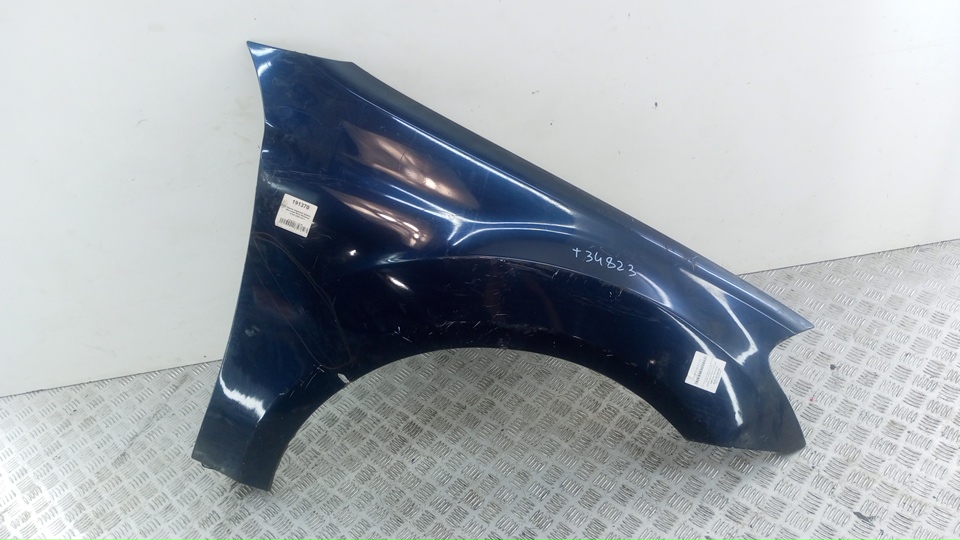 Крыло переднее правое