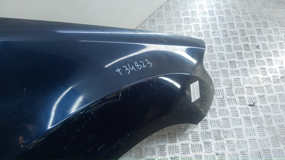 Крыло переднее правое