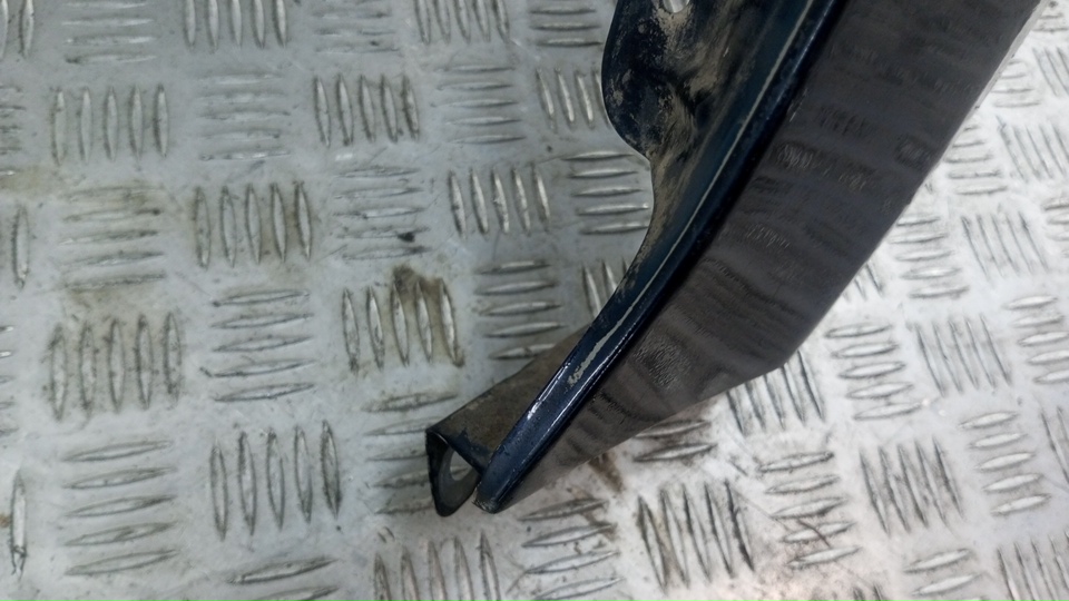 Крыло переднее правое