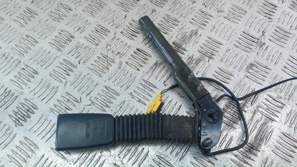 Ответная часть ремня безопасности