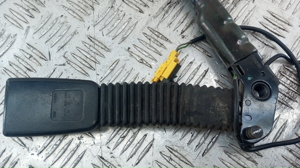 Ответная часть ремня безопасности