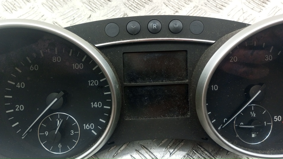 Панель приборов