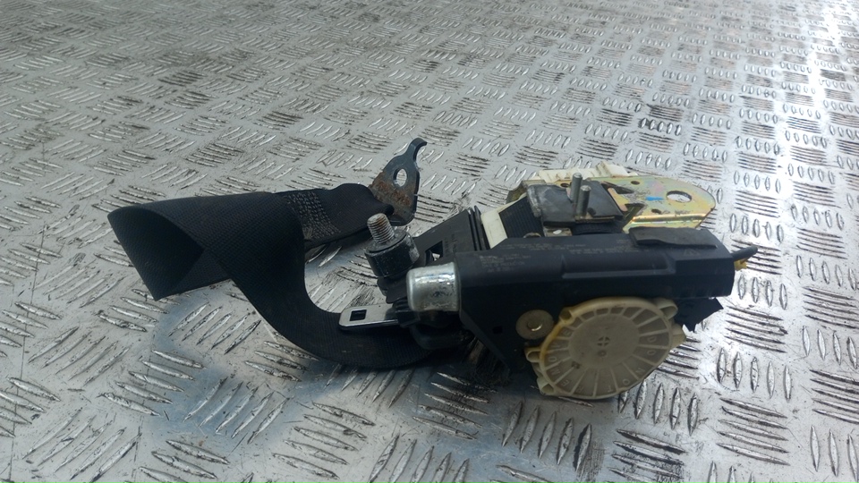 Ремень безопасности с пиропатроном