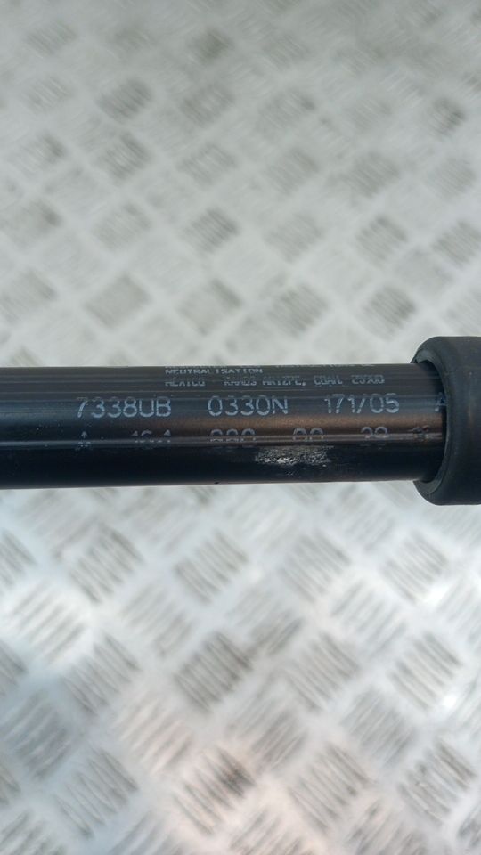 Амортизатор капота