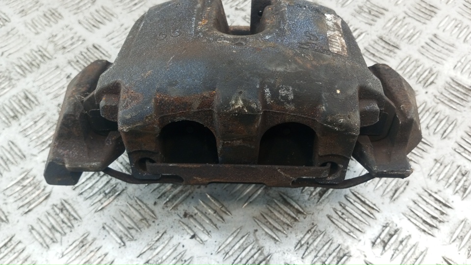 Суппорт передний левый