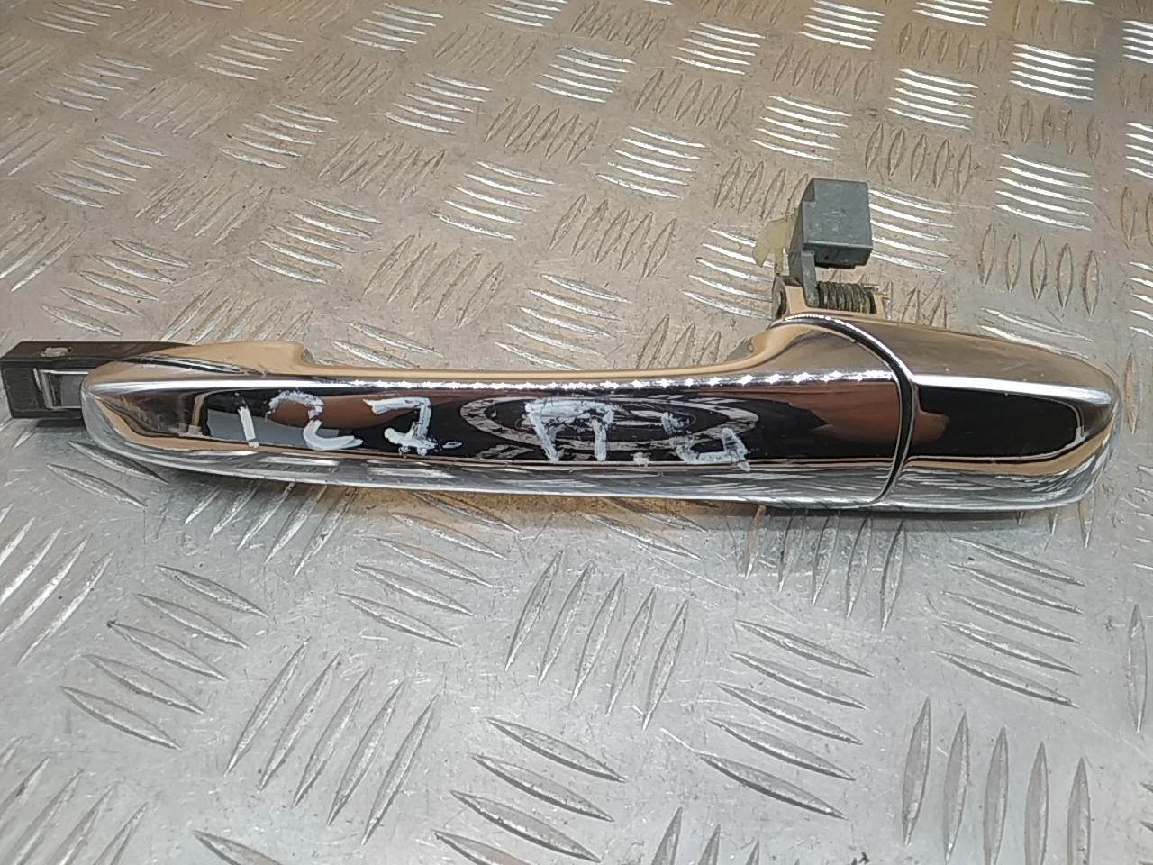 Ручка двери передней наружная левая