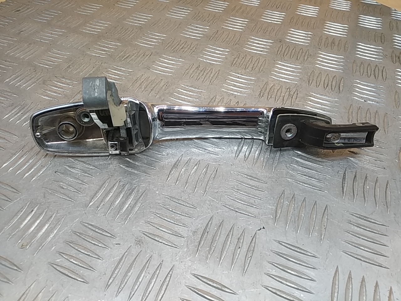 Ручка двери передней наружная левая