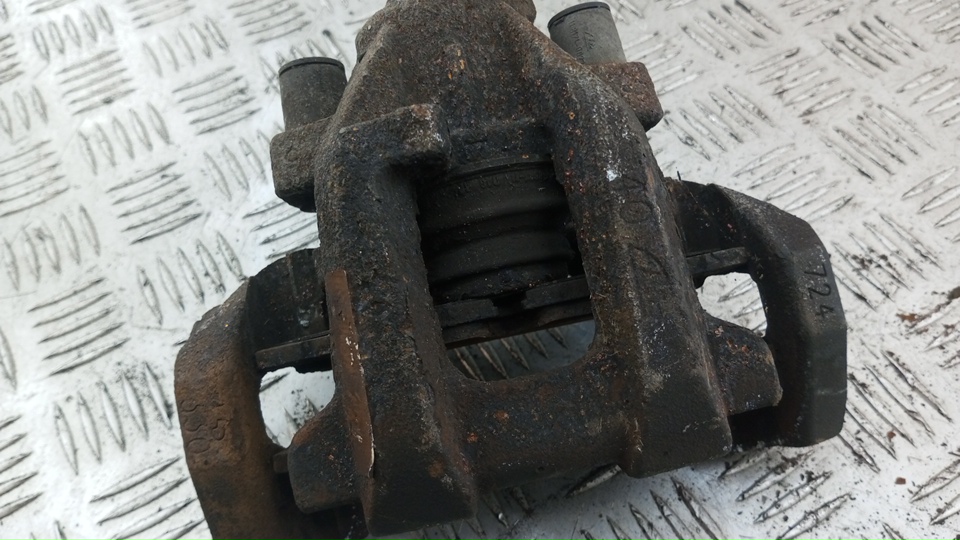 Суппорт задний левый