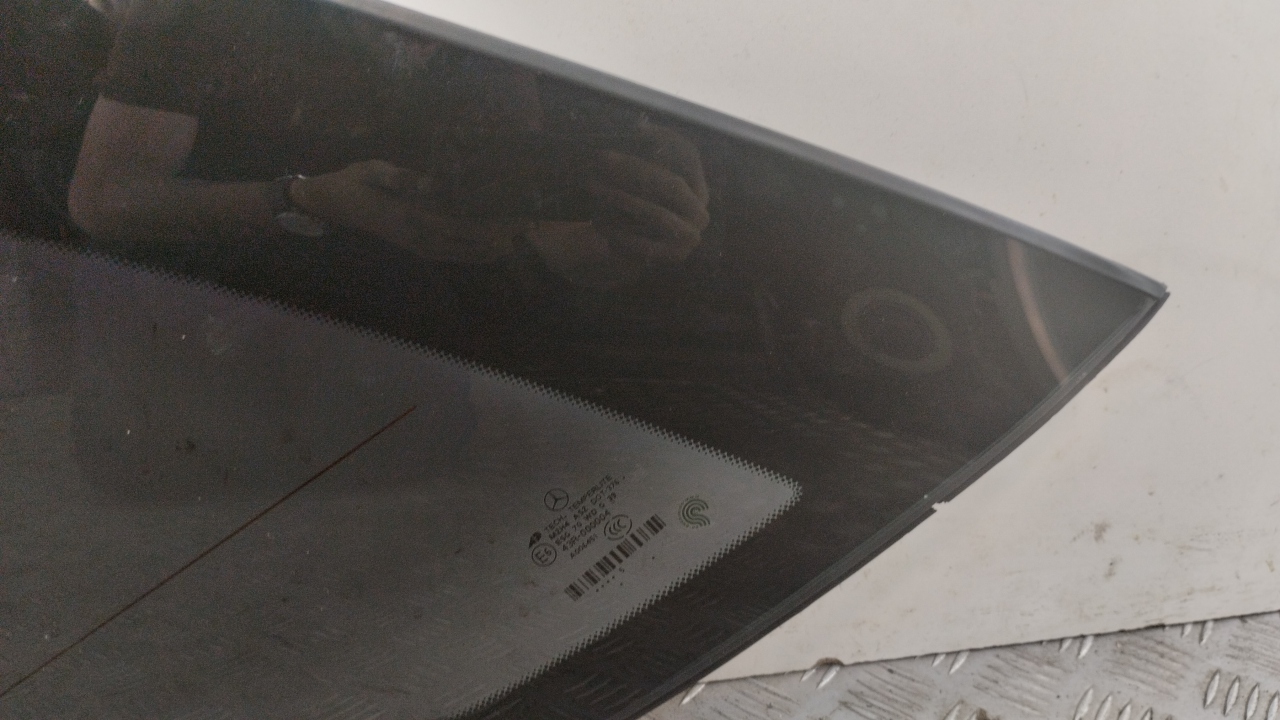 Стекло кузовное глухое левое