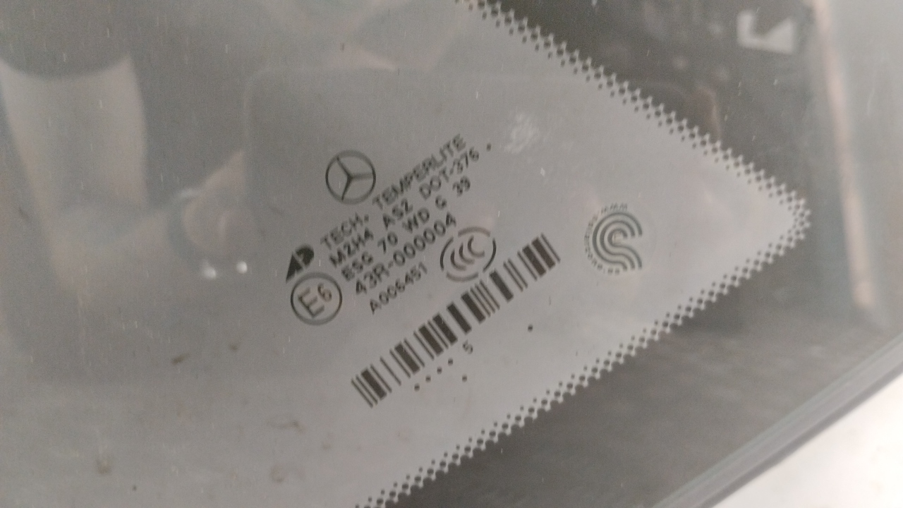 Стекло кузовное глухое левое