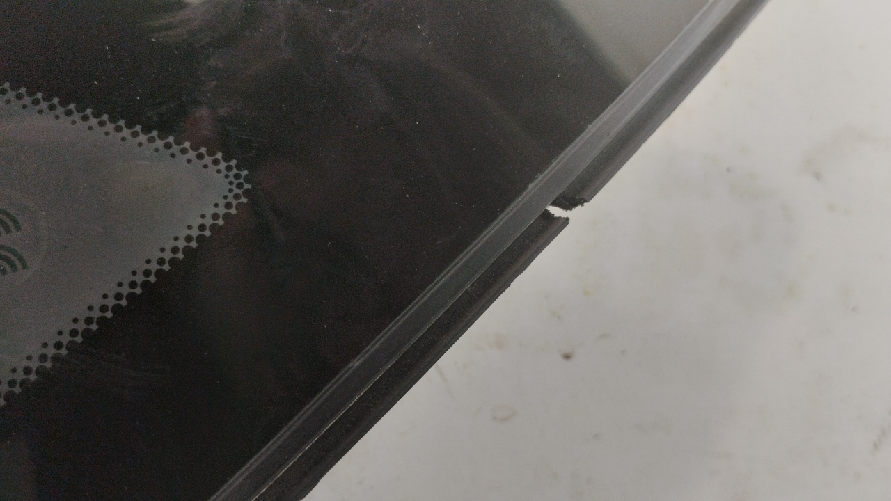 Стекло кузовное глухое левое