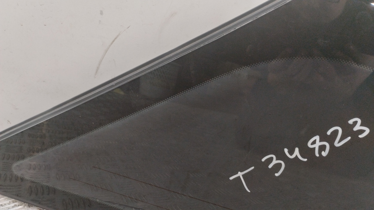 Стекло кузовное глухое левое