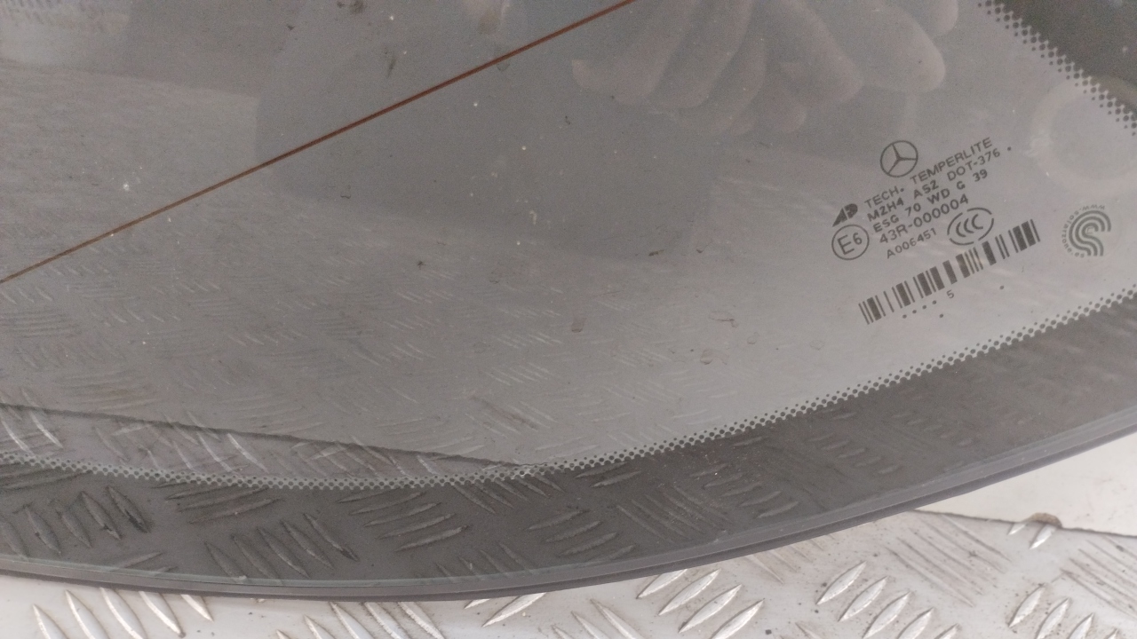 Стекло кузовное глухое левое