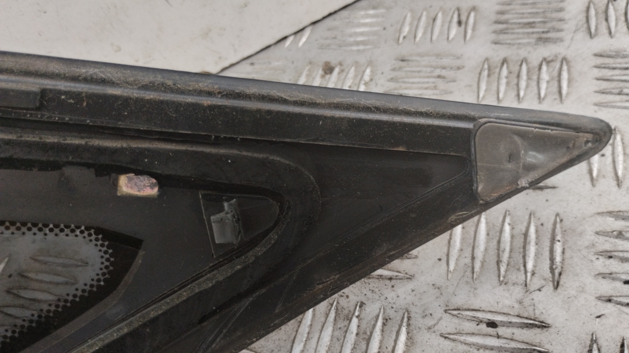 Стекло кузовное глухое левое