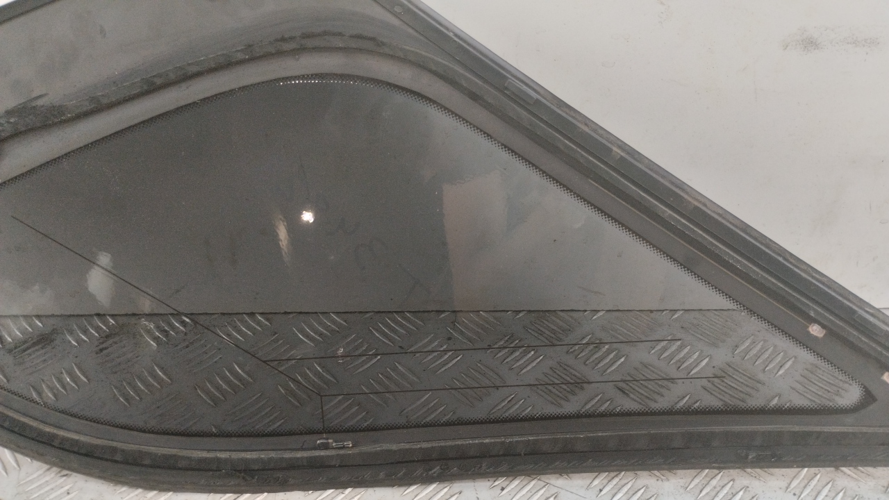 Стекло кузовное глухое левое