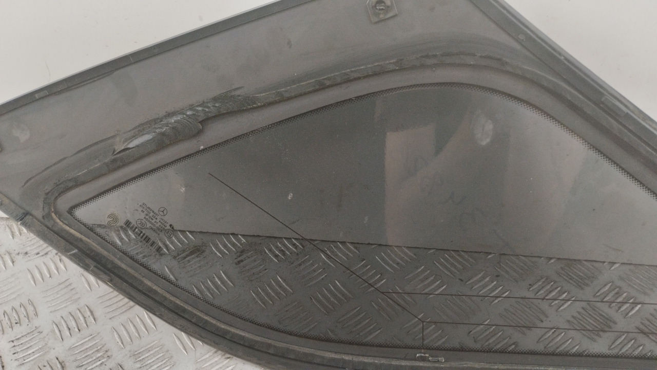 Стекло кузовное глухое левое