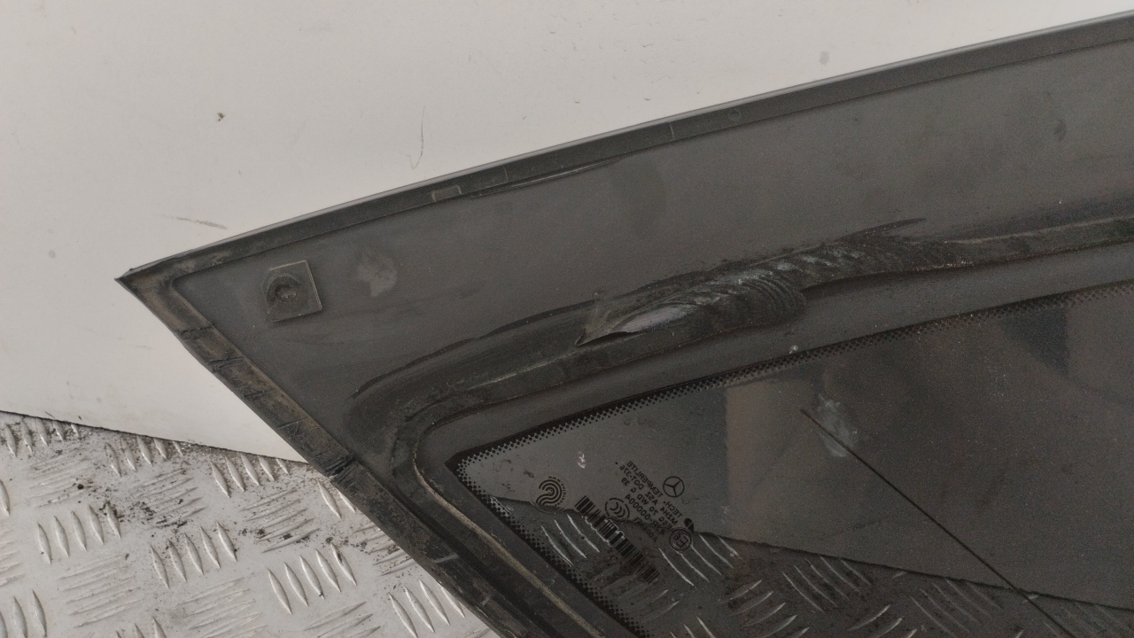 Стекло кузовное глухое левое