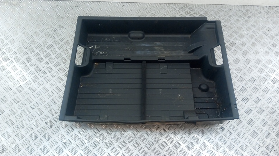 Пол багажника