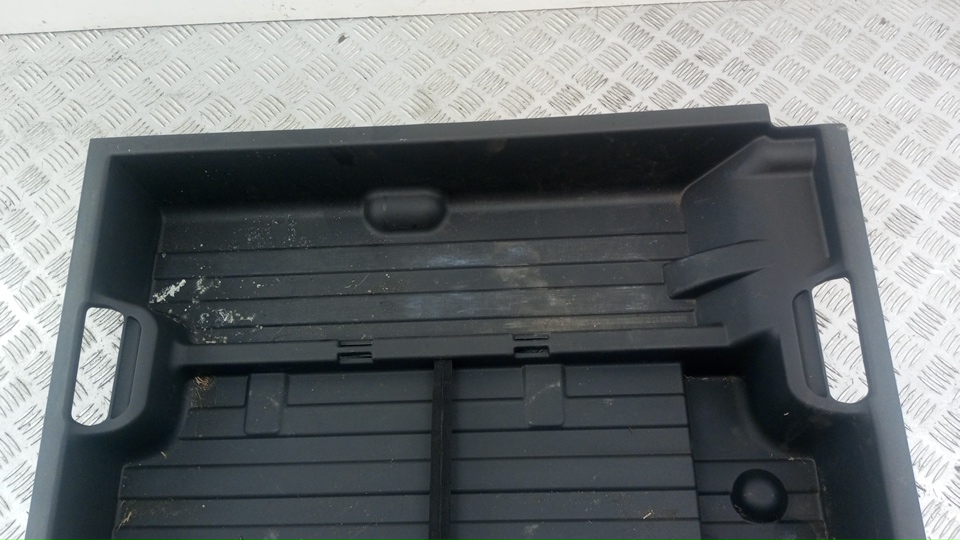 Пол багажника